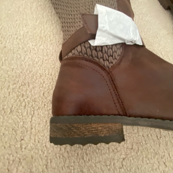 Boots - Picture 3 of 4